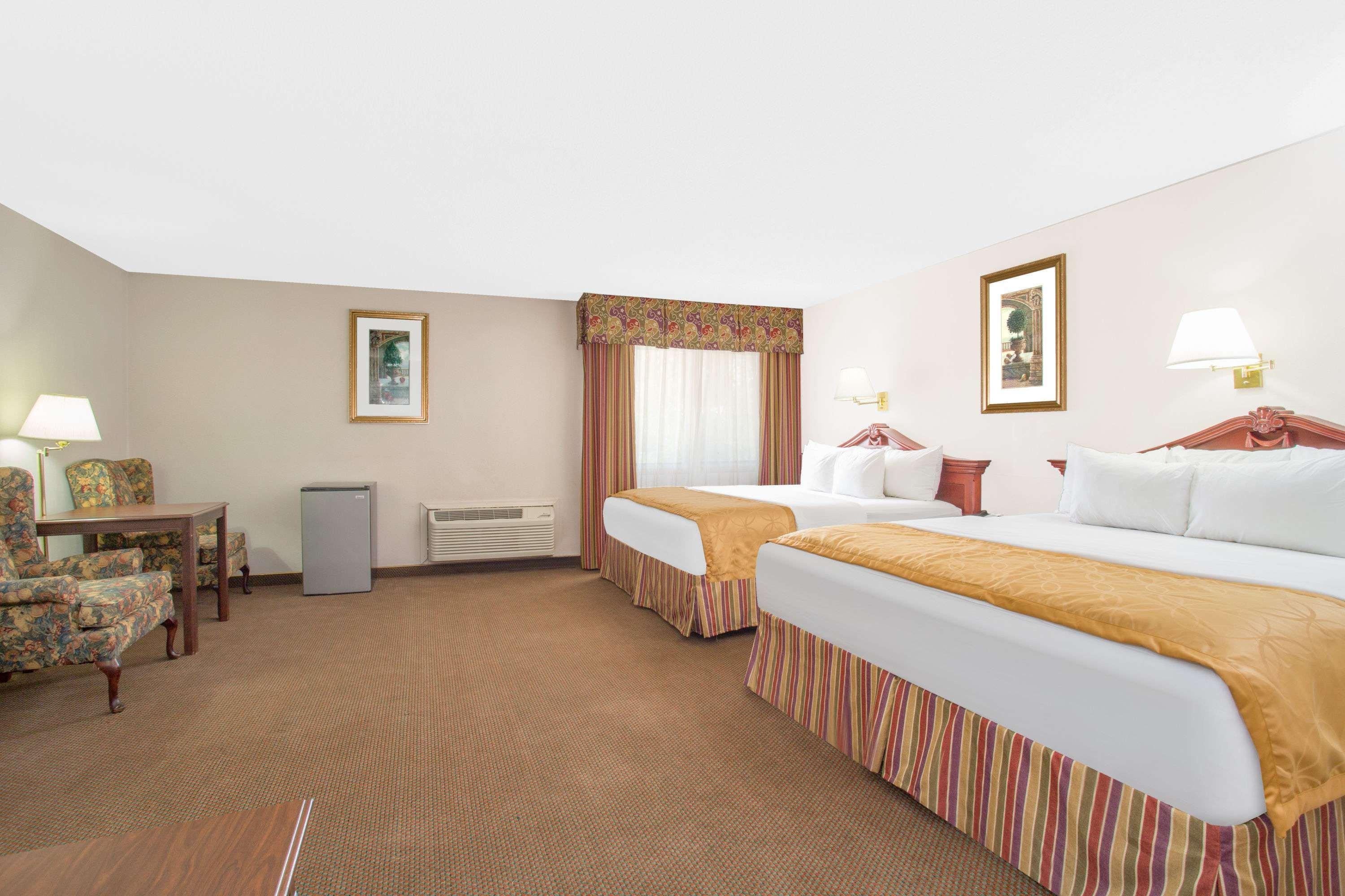 Days Inn & Suites By Wyndham Red Rock-Gallup Buitenkant foto