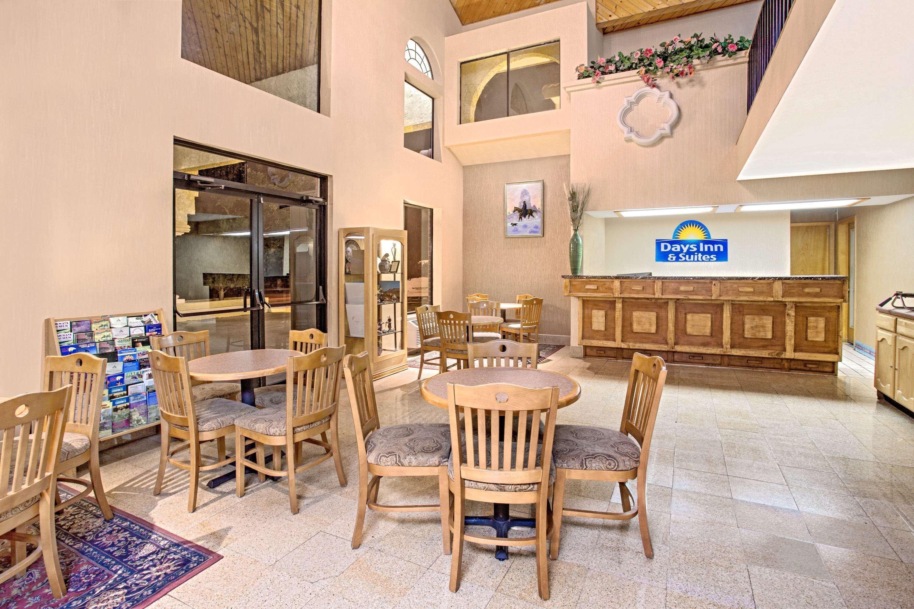 Days Inn & Suites By Wyndham Red Rock-Gallup Buitenkant foto